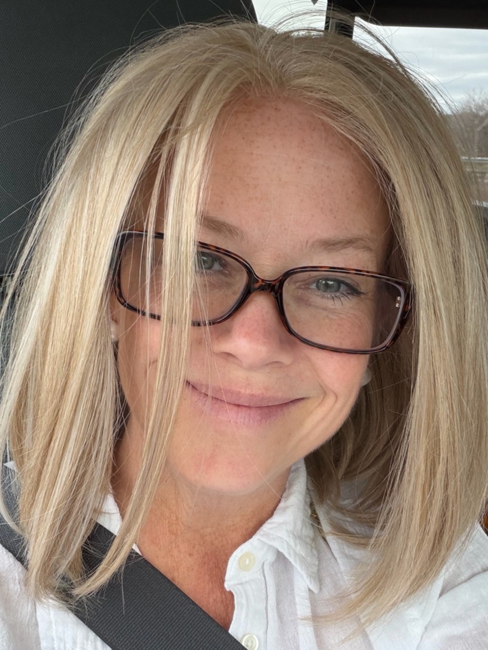 BRAND NEW NEVER WORN Blonde Straight Bob Wig with Subtle Layers 10-12” - Picture 2 of 5